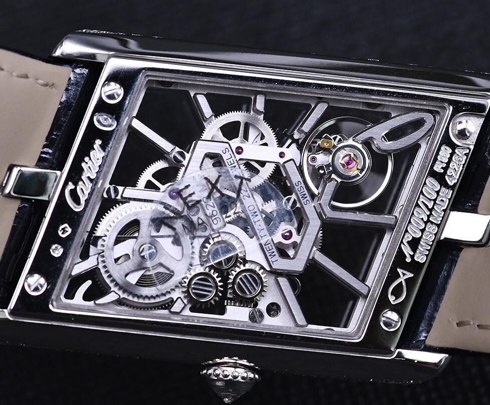 The movement of Cartier can be viewed through the transparent back.